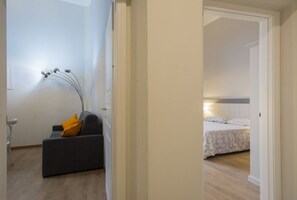 2 habitaciones, tabla de planchar con plancha, wifi y ropa de cama 