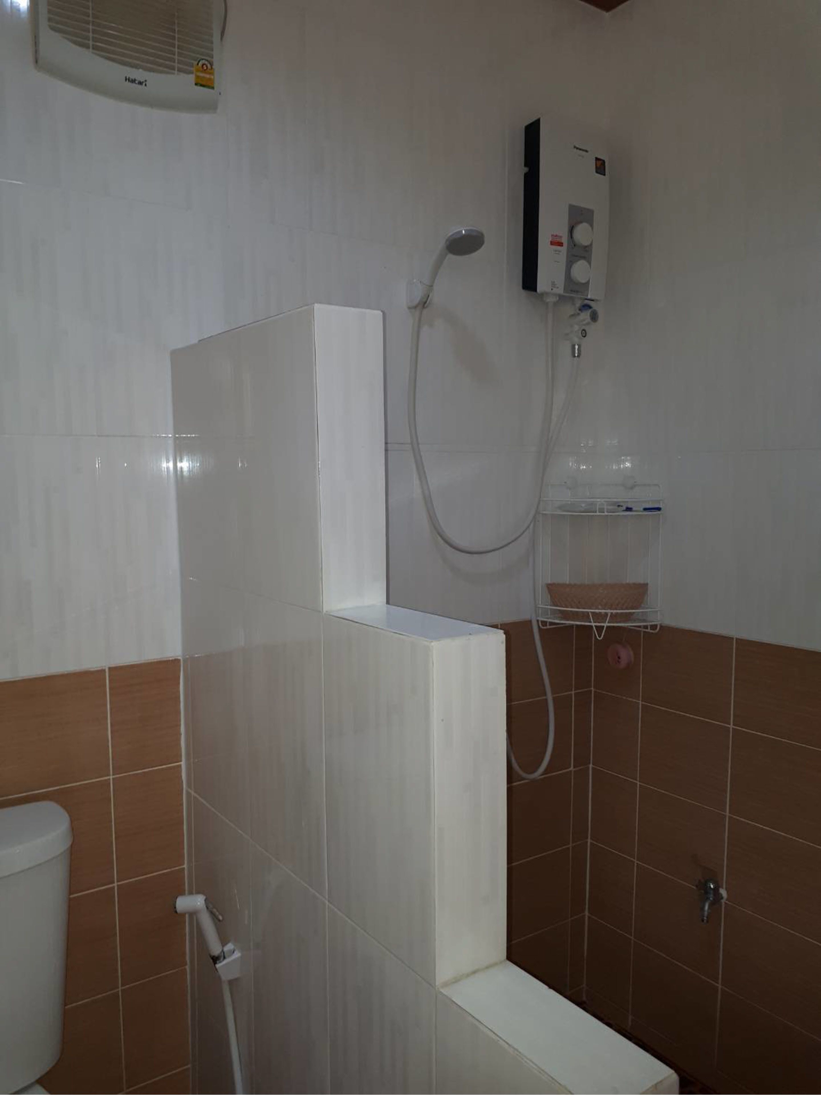 標準雙人房 | 浴室 | 淋浴設備、免費盥洗用品、毛巾