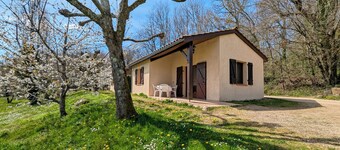Maisonette PMR con vistas al prado - excelente Holiday Village **** en Périgord negro