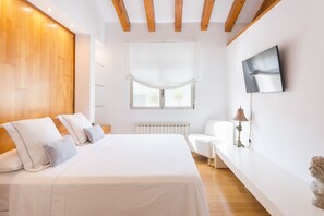 2 habitaciones, tabla de planchar con plancha y cuna de viaje 