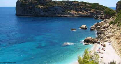 BUGANVILLA HOUSE, LUXE PROCHE DE LA MER. Plage, piscine et jardin, barbecue, air, wifi