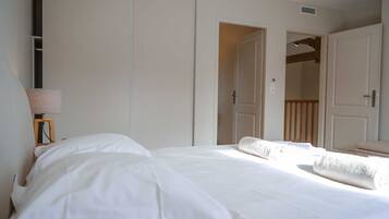 4 slaapkamers, een strijkplank/strijkijzer, wifi, beddengoed