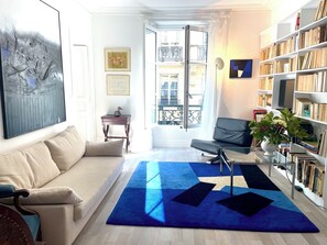 TV, DVD player, books, stereo