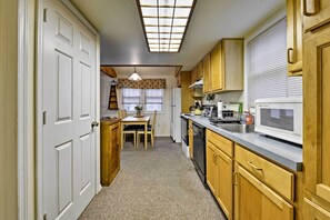 Refrigerador, microondas, placa de cocina, lavavajillas