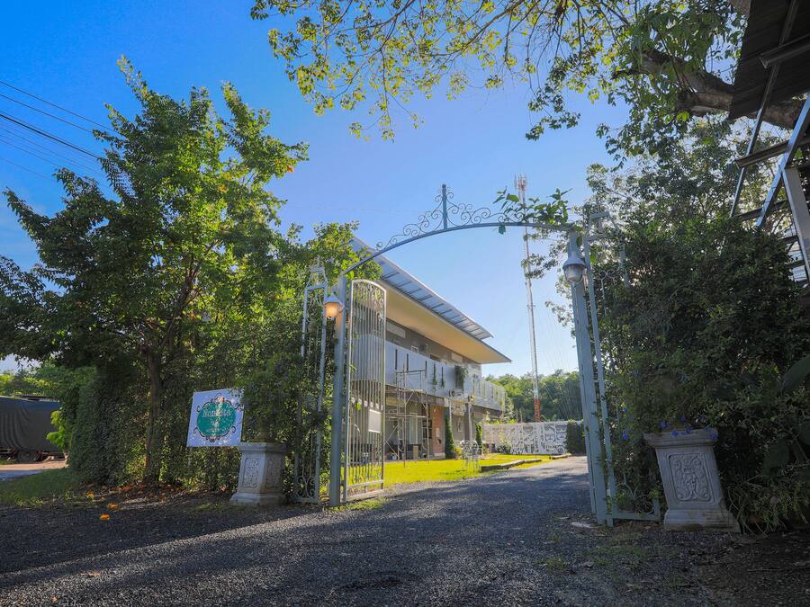 Pintu masuk properti