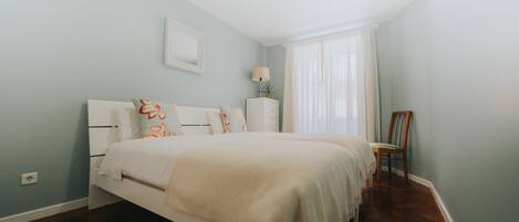 1 bedroom, iron/ironing board, travel cot, free WiFi