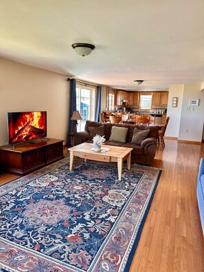 تلفزيون ذكي، مشغل دي في دي، كُتُب، ستيريو