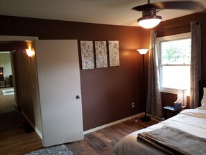 3 bedrooms, in-room safe, iron/ironing board, free WiFi - AUTUMN MAPLE HOUSE IN HENRIETTA, 3 BEDROOM, SPA SHOWER (Rochester)