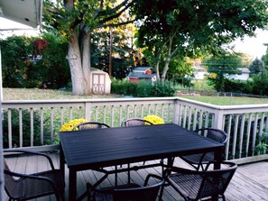 Outdoor dining - AUTUMN MAPLE HOUSE IN HENRIETTA, 3 BEDROOM, SPA SHOWER (Rochester)