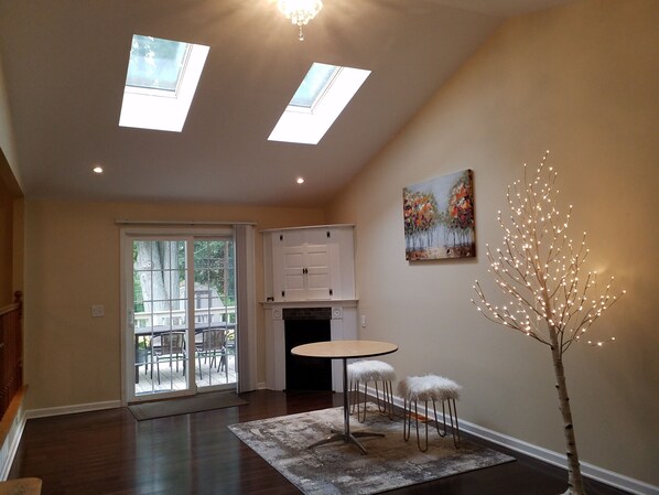 Dining - AUTUMN MAPLE HOUSE IN HENRIETTA, 3 BEDROOM, SPA SHOWER (Rochester)