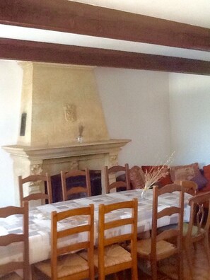 Dining - Beautiful Provençal house with great swimming-pool (Ginasservis)