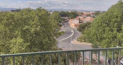 Studio entiÚrement équipé avec parking et balcon dans résidence sécurisée