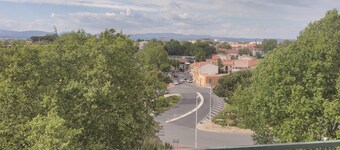 Fully equipped studio with parking and balcony in secure residence