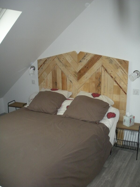 6 bedrooms, iron/ironing board, travel cot, free WiFi