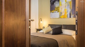 3 makuuhuonetta, työpöytä, internet, vuodevaatteet