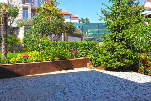 Property grounds - Holiday apartment mit Klimaanlage und Terrasse (Pula)