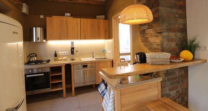 2017 ecologically renovated, high quality furnished cottage with yard.