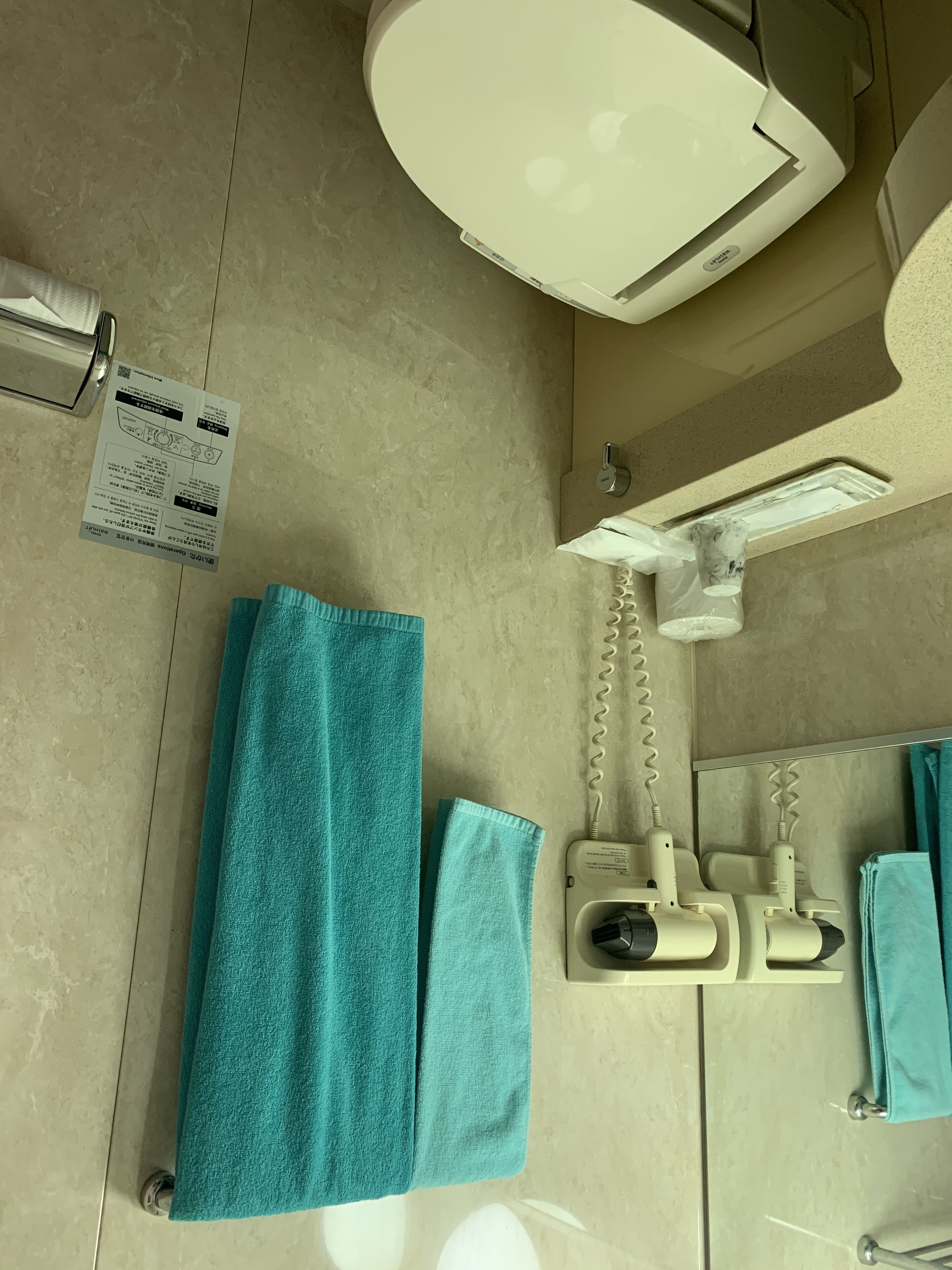 combined shower/bathtub, deep-soaking bathtub, free toiletries