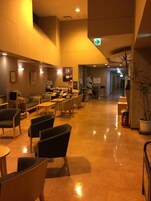 Frigobar, chaleira elétrica