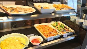 Desayuno buffet diario (JPY 1200 por persona)