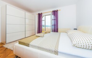 3 bedrooms, free WiFi, bed sheets