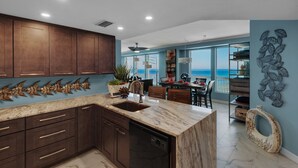 Unclassified image, 2 of 45, button - 3-D Tour~PENTHOUSE~Panoramic Views~Windows on 3 sides~2 KING beds (Panama City Beach)