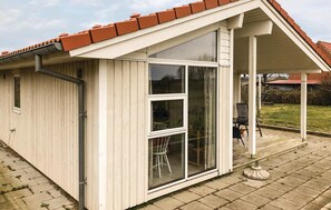 Outdoor dining - Stunning home in Borre with WiFi (Borre)