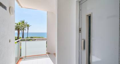 Charming, quiet and bright sea-side apartament