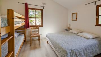 2 chambres, fer et planche à repasser, Wi-Fi gratuit, draps fournis