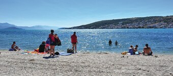 Cozy home in Primorski Dolac with WiFi