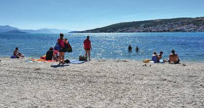 Cozy home in Primorski Dolac with WiFi