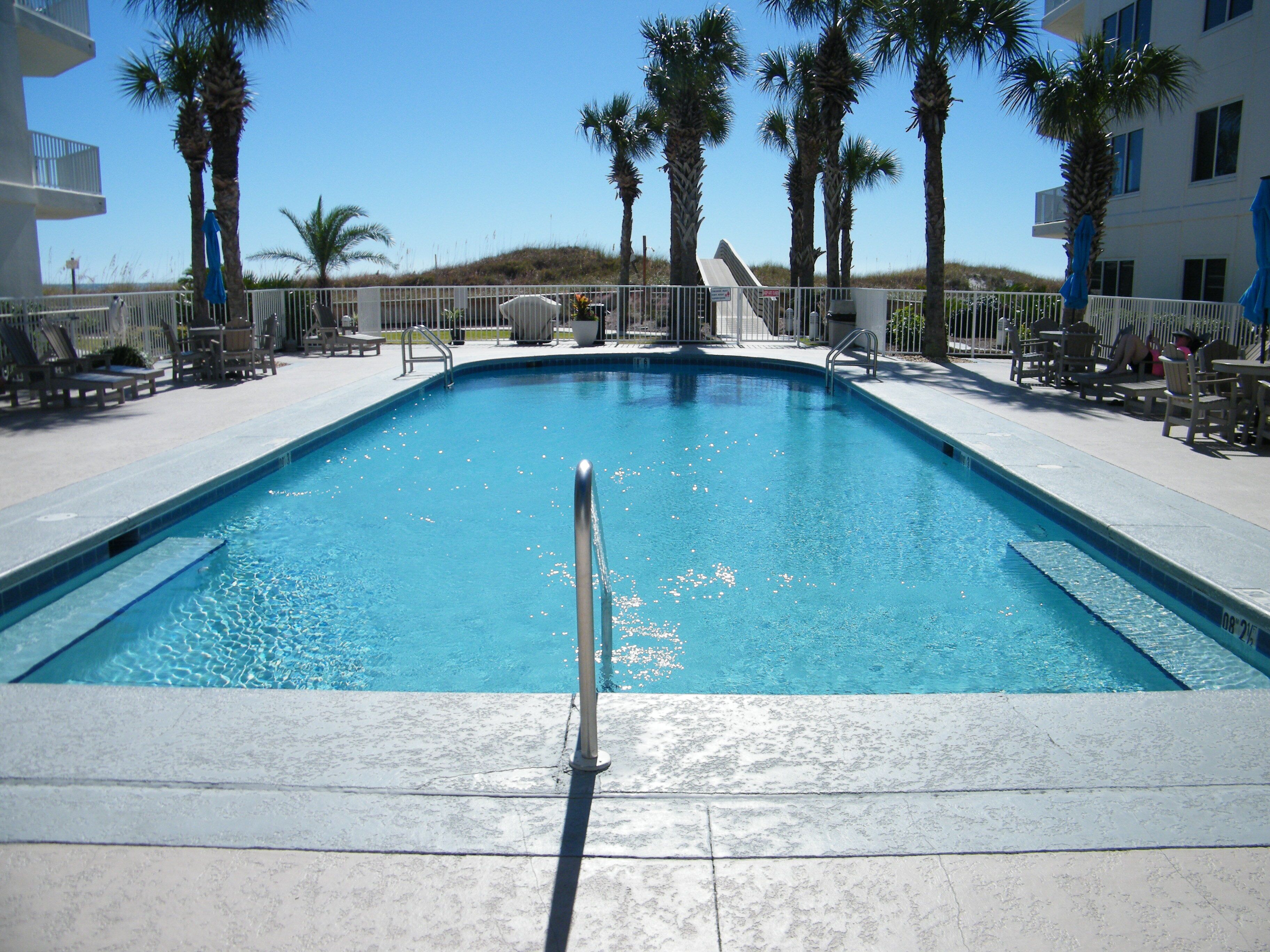 Utendørsbasseng og et oppvarmet basseng