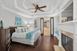 7 bedrooms, free WiFi, bed sheets - Stunning Getaway w/ Pool, Outdoor Kitchen, Rooftop Deck, & Gulf Views! (Miramar Beach)