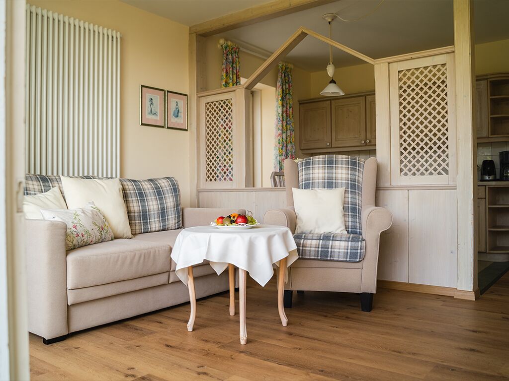 Ferienwohnung mit Balkon und Blick in den Garten