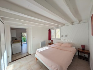 1 bedroom, iron/ironing board, free WiFi, bed sheets