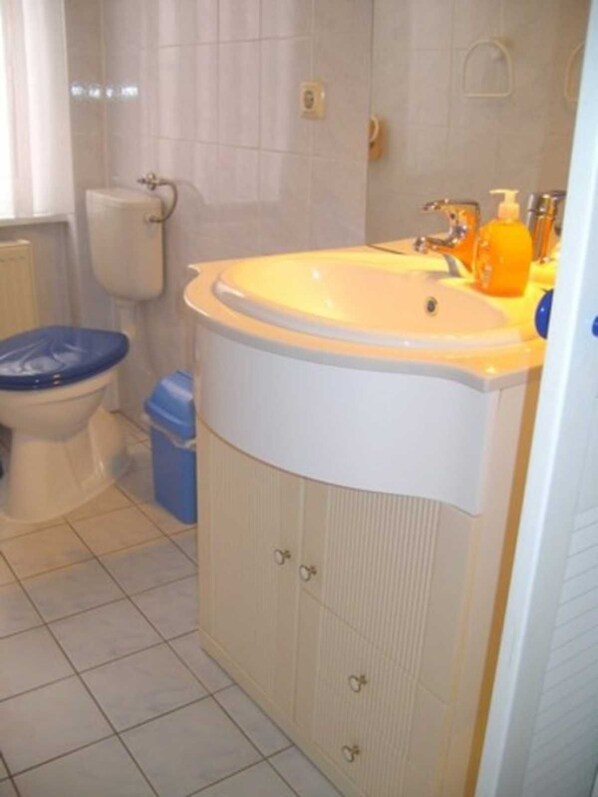 Unclassified image, 1 of 7, button