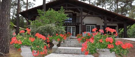 Enceinte de lâhĂ©bergement