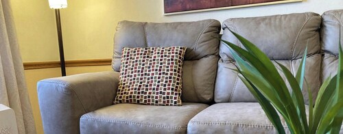 Great Location! Very Clean 1-Bedroom Townhouse