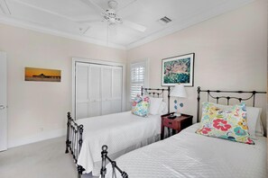 4 soverom, strykejern/-brett og sengetøy