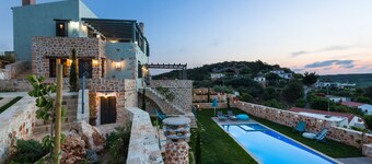 Unik, overdådig villa kompleks i nærheten Rethymno med fantastisk utsikt over landskapet!