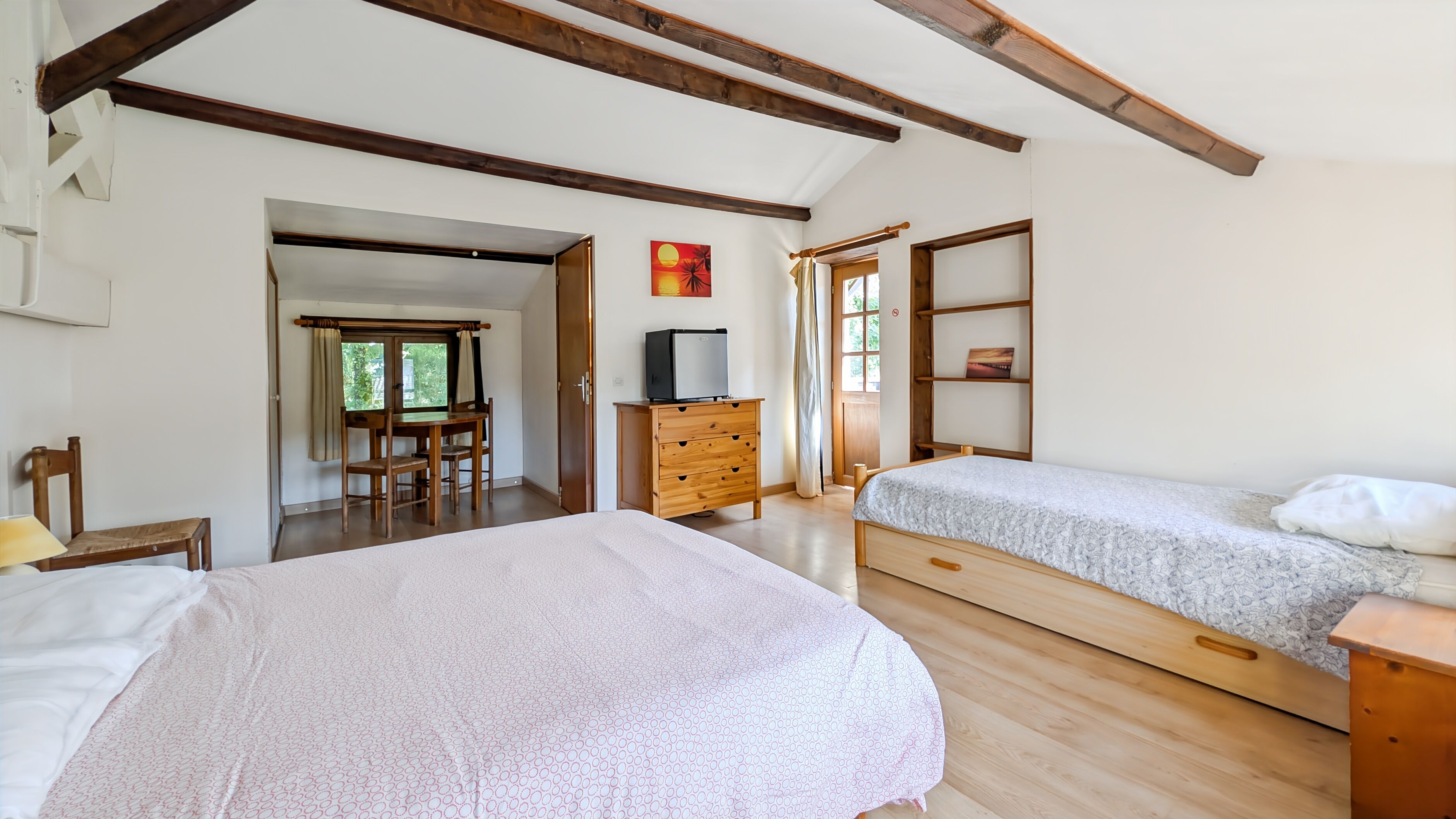 3 chambres, fer et planche à repasser, Wi-Fi gratuit, draps fournis