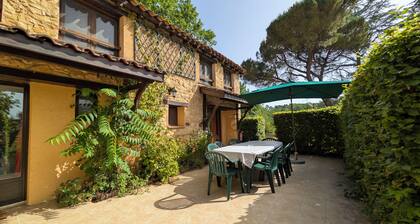 Gite de charme familial en Village de Vacances **** piscine, tennis, bar, etc.