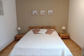 2 chambres, fer et planche à repasser, Wi-Fi, draps fournis