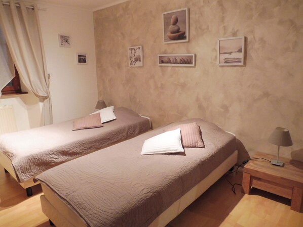 2 chambres, fer et planche à repasser, Wi-Fi, draps fournis