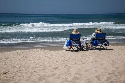 Beautiful 2 BR Beachside Condo with Heated Pool Close to Everything Carpinteria!