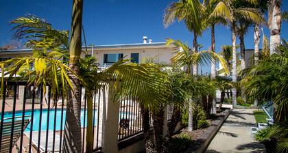 Elegante condominio de 2 dormitorios junto al mar, a pocos pasos de la playa de arena blanca