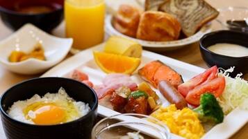 Desk, blackout drapes, free WiFi, bed sheets