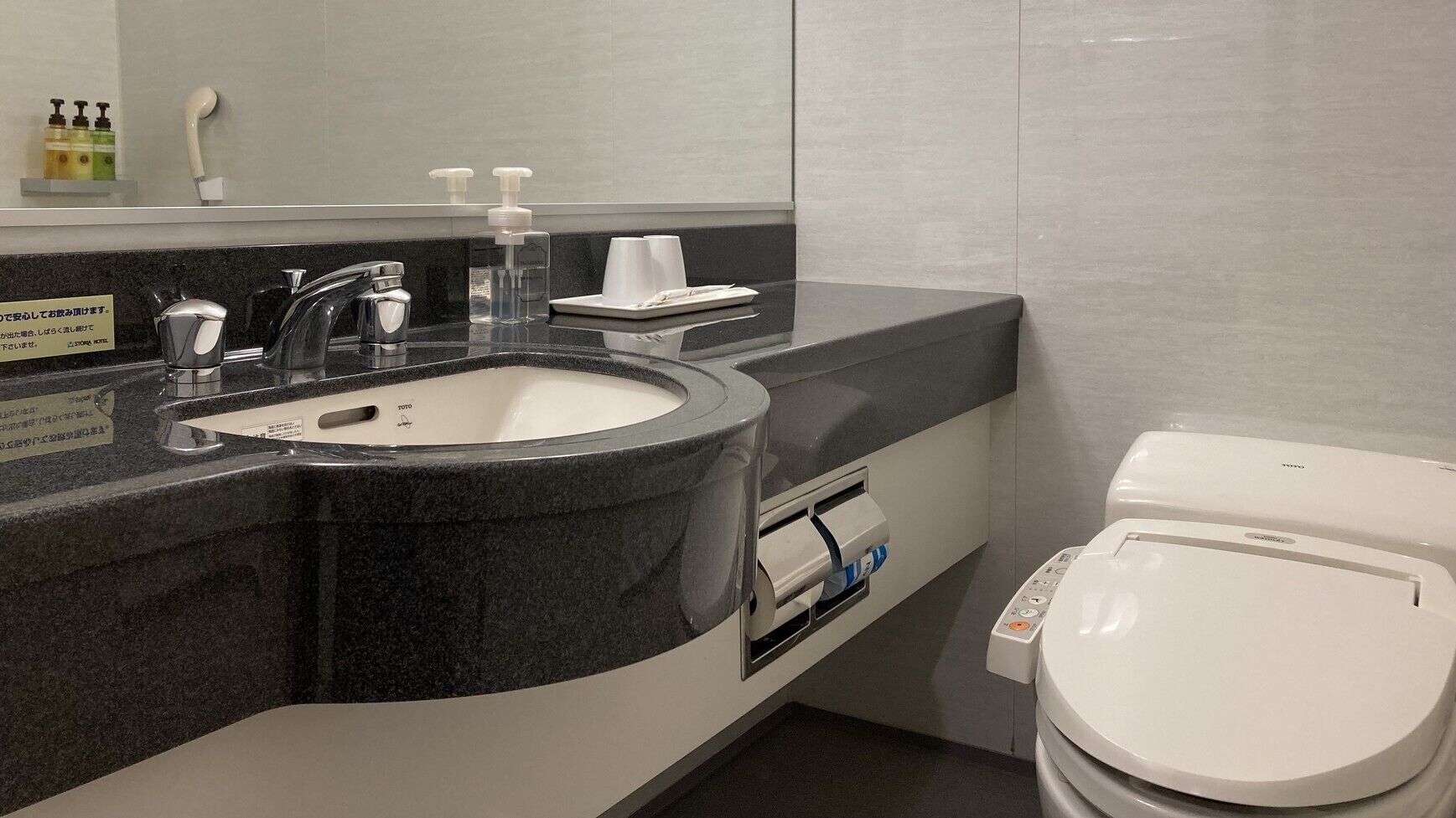 combined shower/bathtub, deep-soaking bathtub, free toiletries