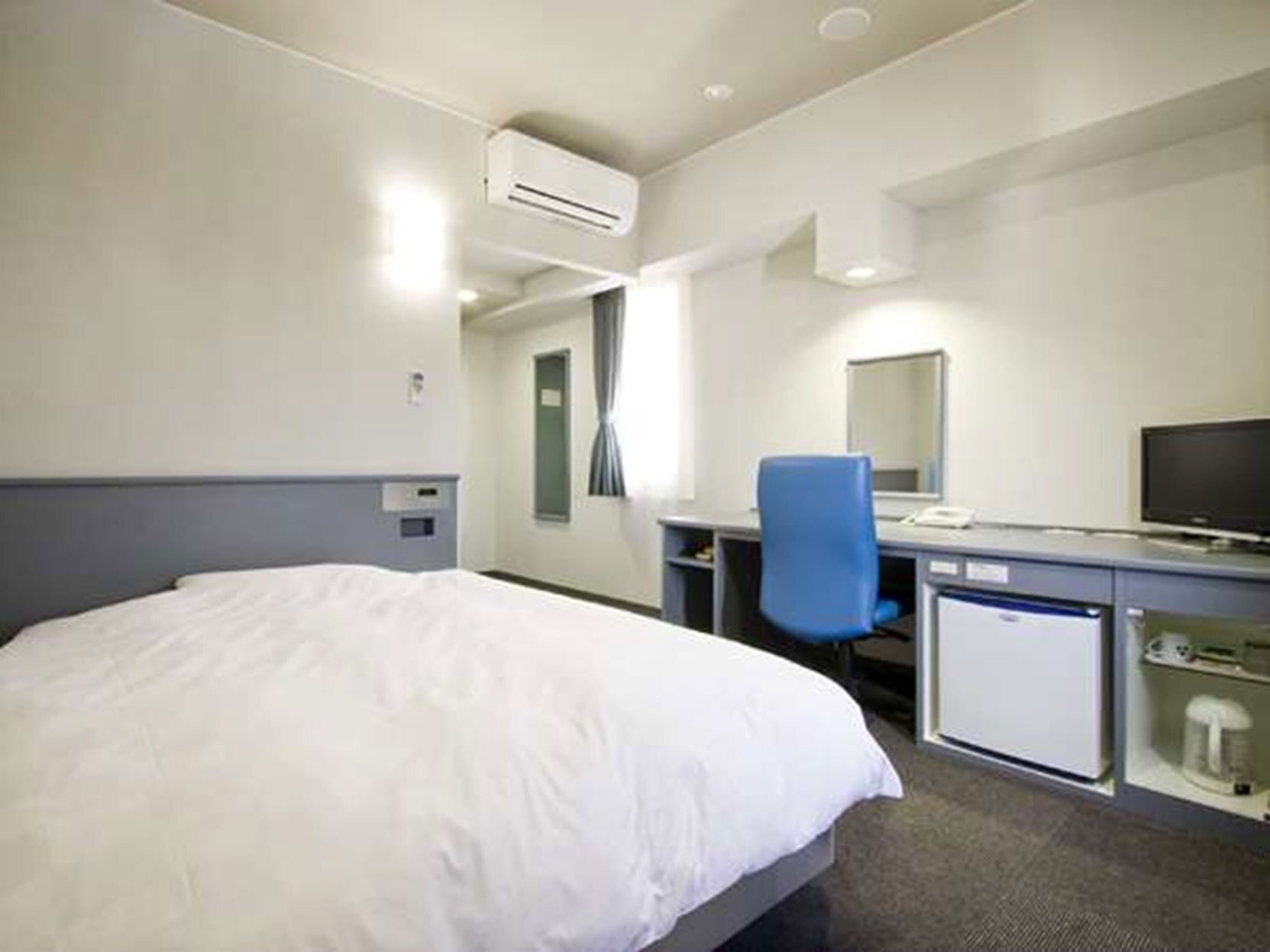 Bureau, rideaux occultants, Wi-Fi gratuit, draps fournis