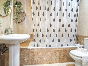 Séchoir à cheveux, serviettes fournies